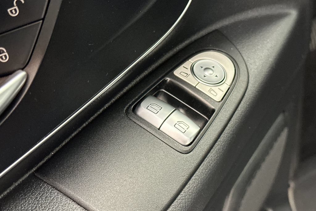 Used 2021 Mercedes-Benz Metris Passenger image 13