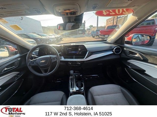 Used 2024 Chevrolet Trax LT FWD image 14