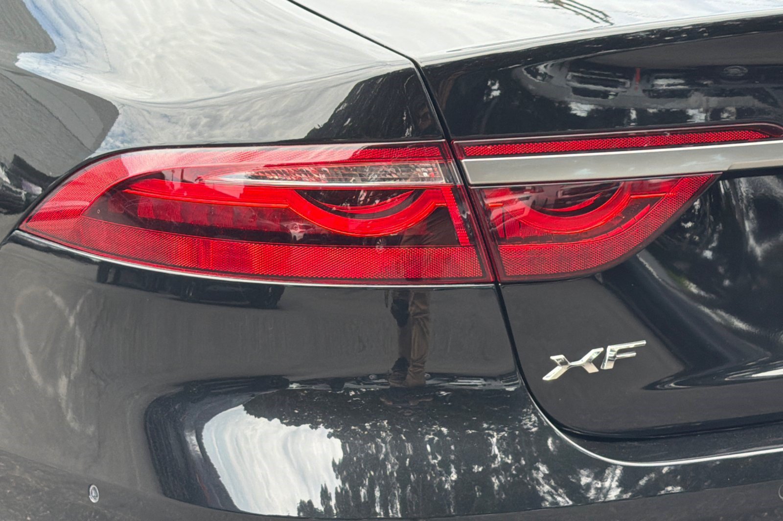 Used 2021 Jaguar XF S RWD image 30