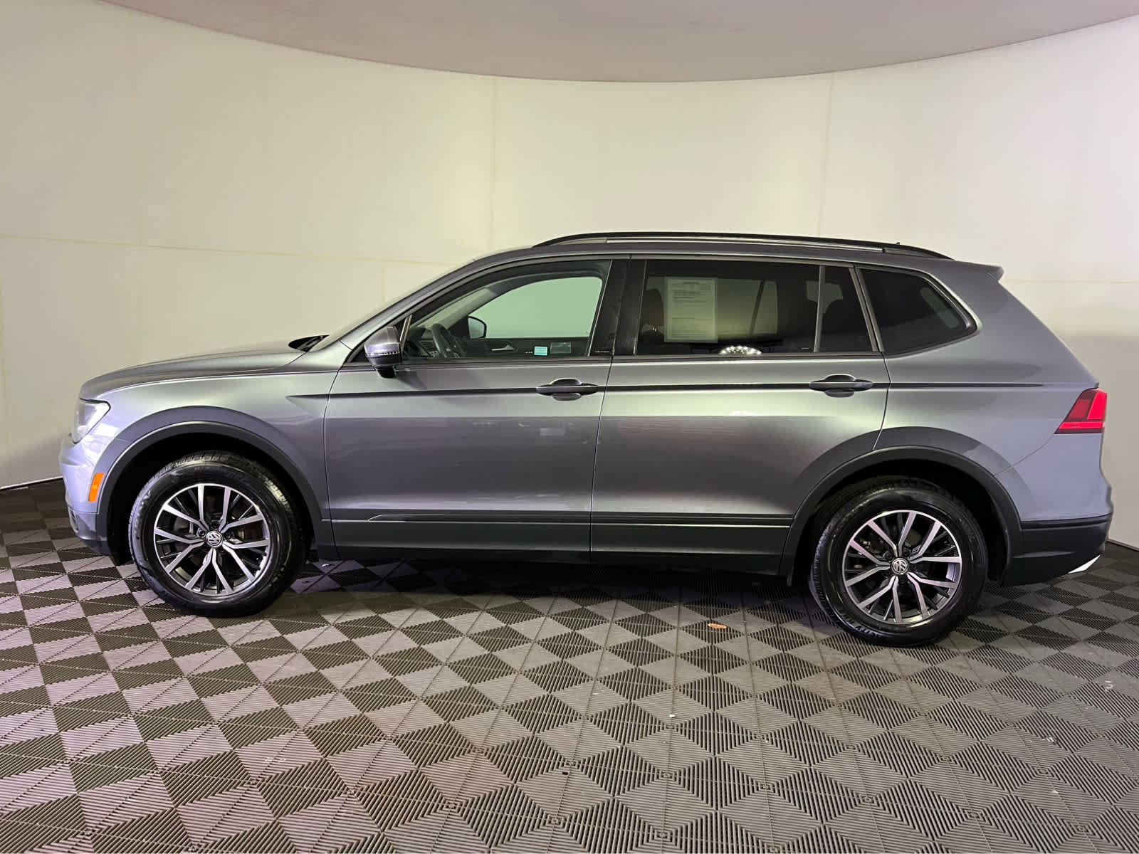 Used 2021 Volkswagen Tiguan S image 4