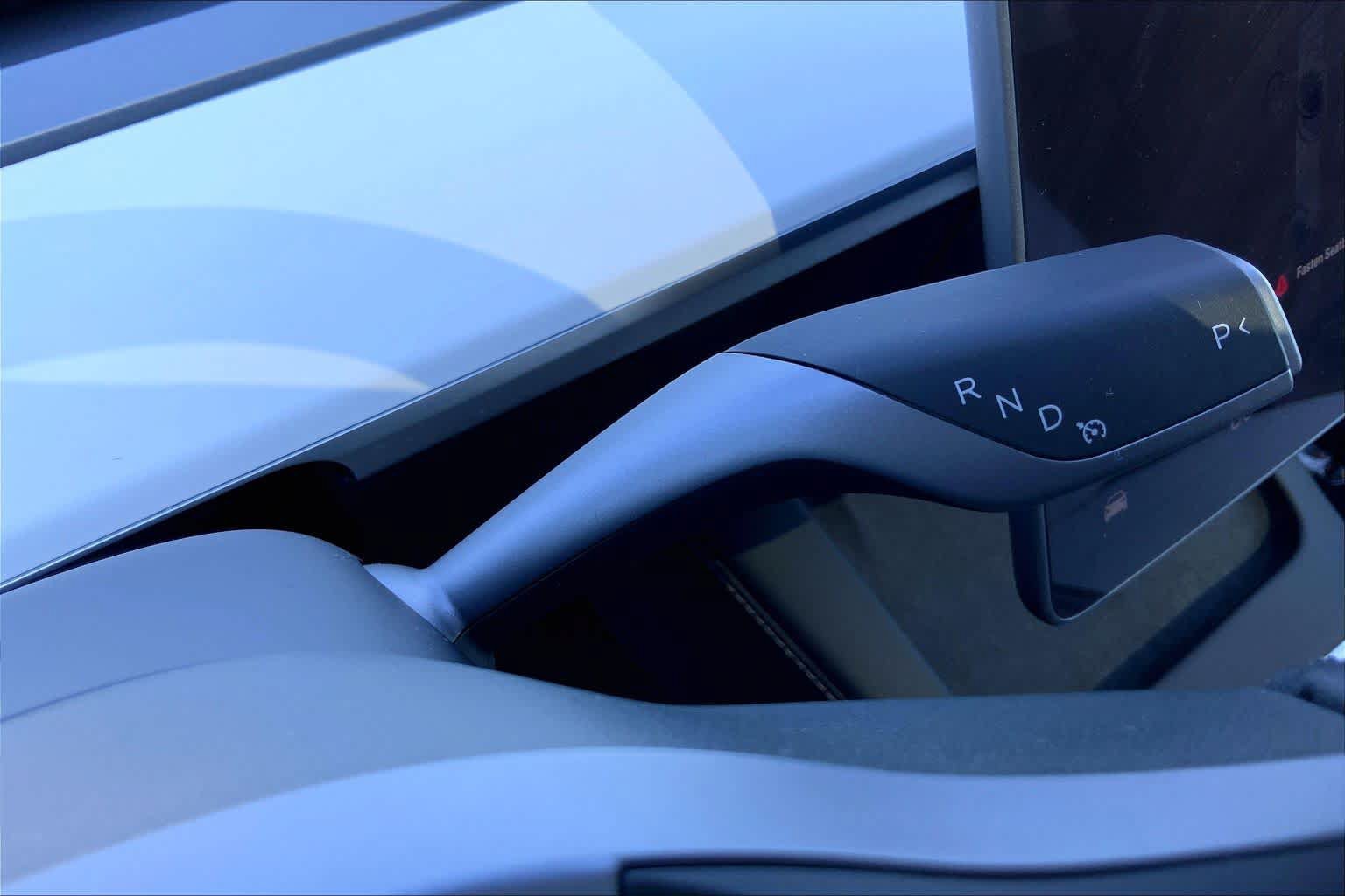 Used 2024 Tesla Model Y Long Range AWD/4WD image 31