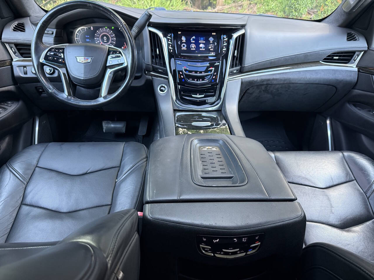 Used 2017 Cadillac Escalade ESV Platinum AWD/4WD image 3