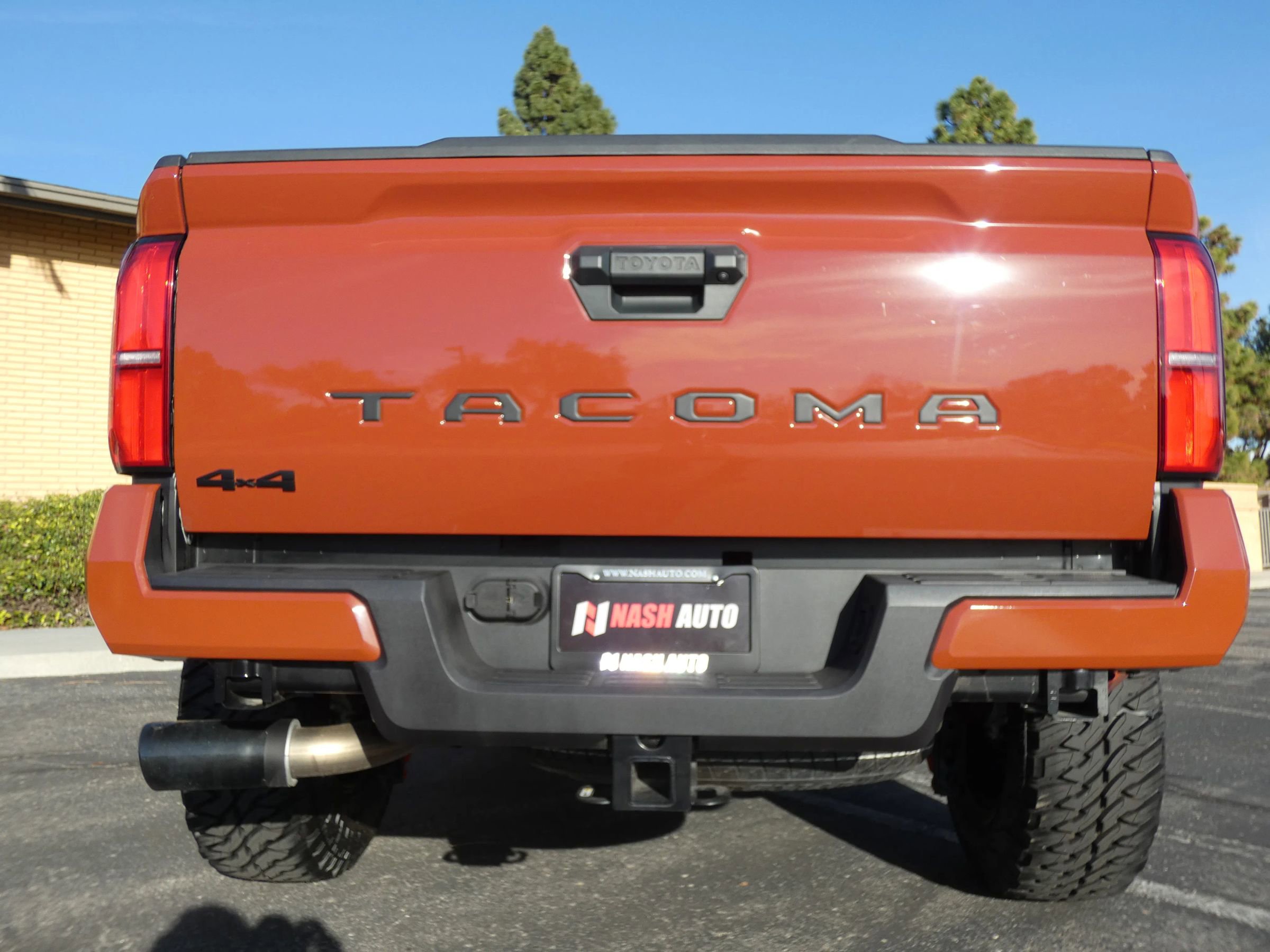 Used 2025 Toyota Tacoma TRD Off-Road image 9