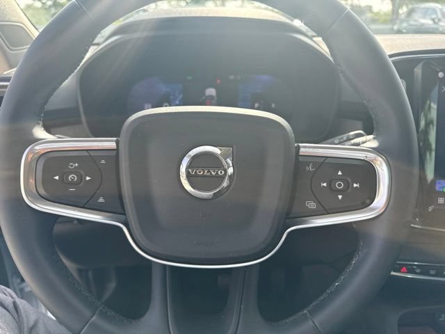 Used 2024 Volvo XC40 B5 Plus AWD/4WD image 9