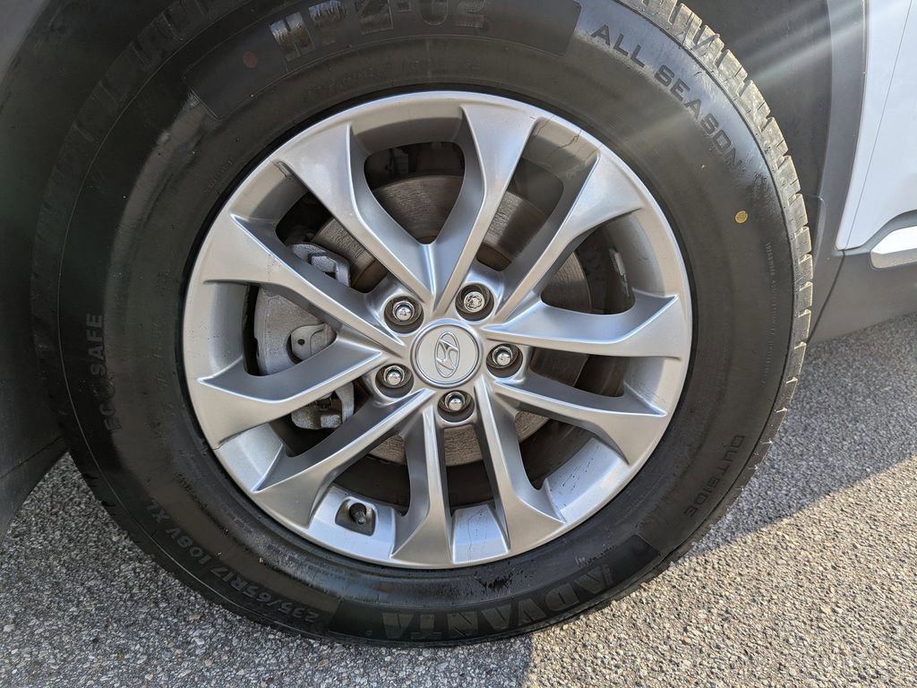 Used 2020 Hyundai Santa Fe SE w/ Cargo Package image 30