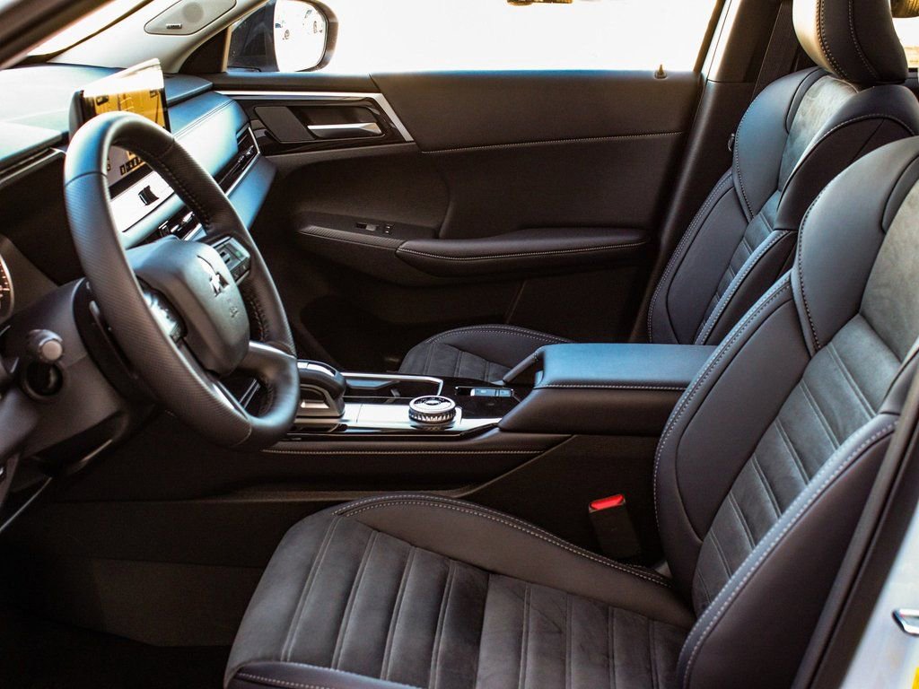 New 2026 Mitsubishi Outlander AWD image 31