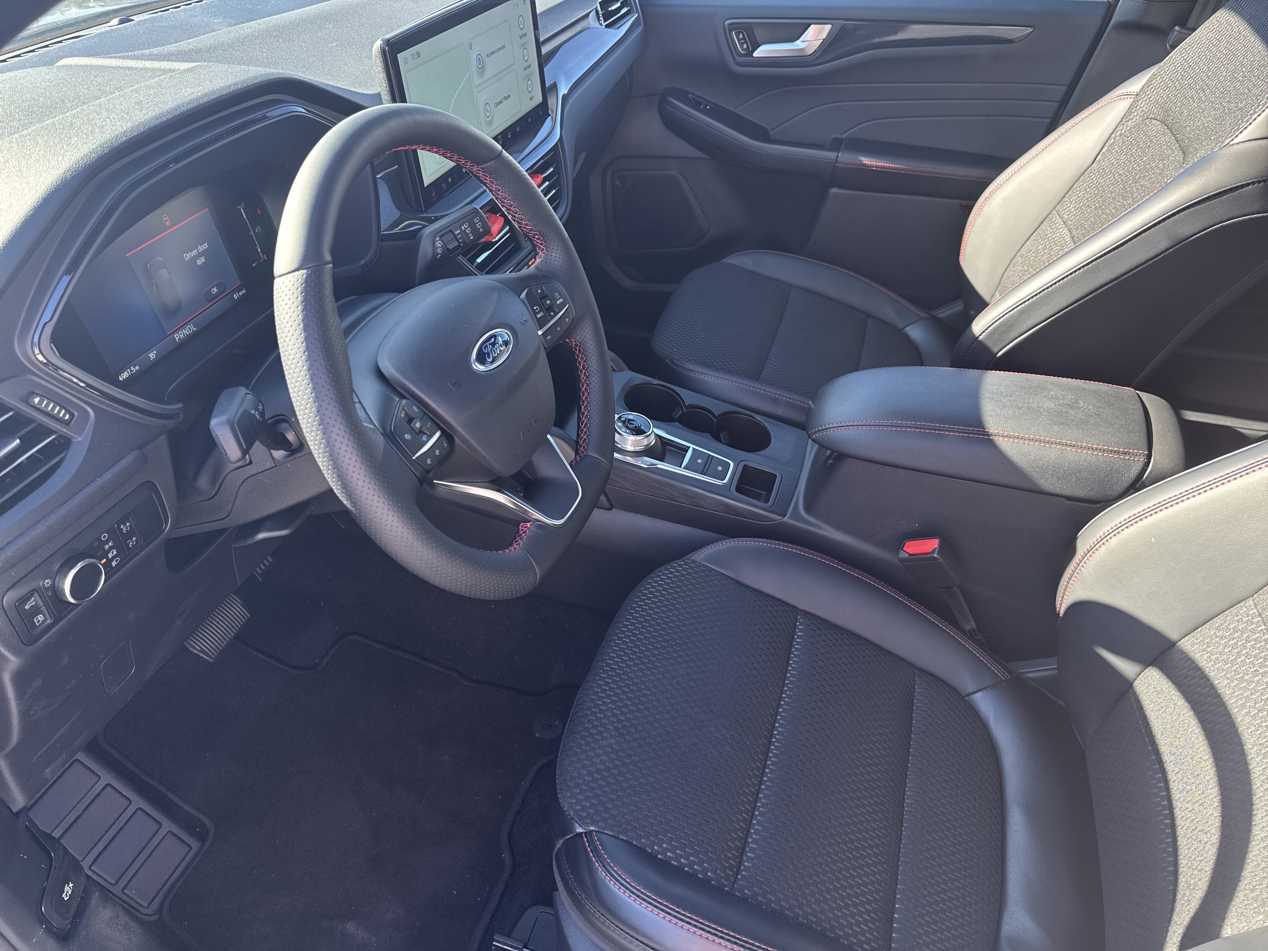 Used 2025 Ford Escape ST-Line w/ Equipment Group 301A image 9