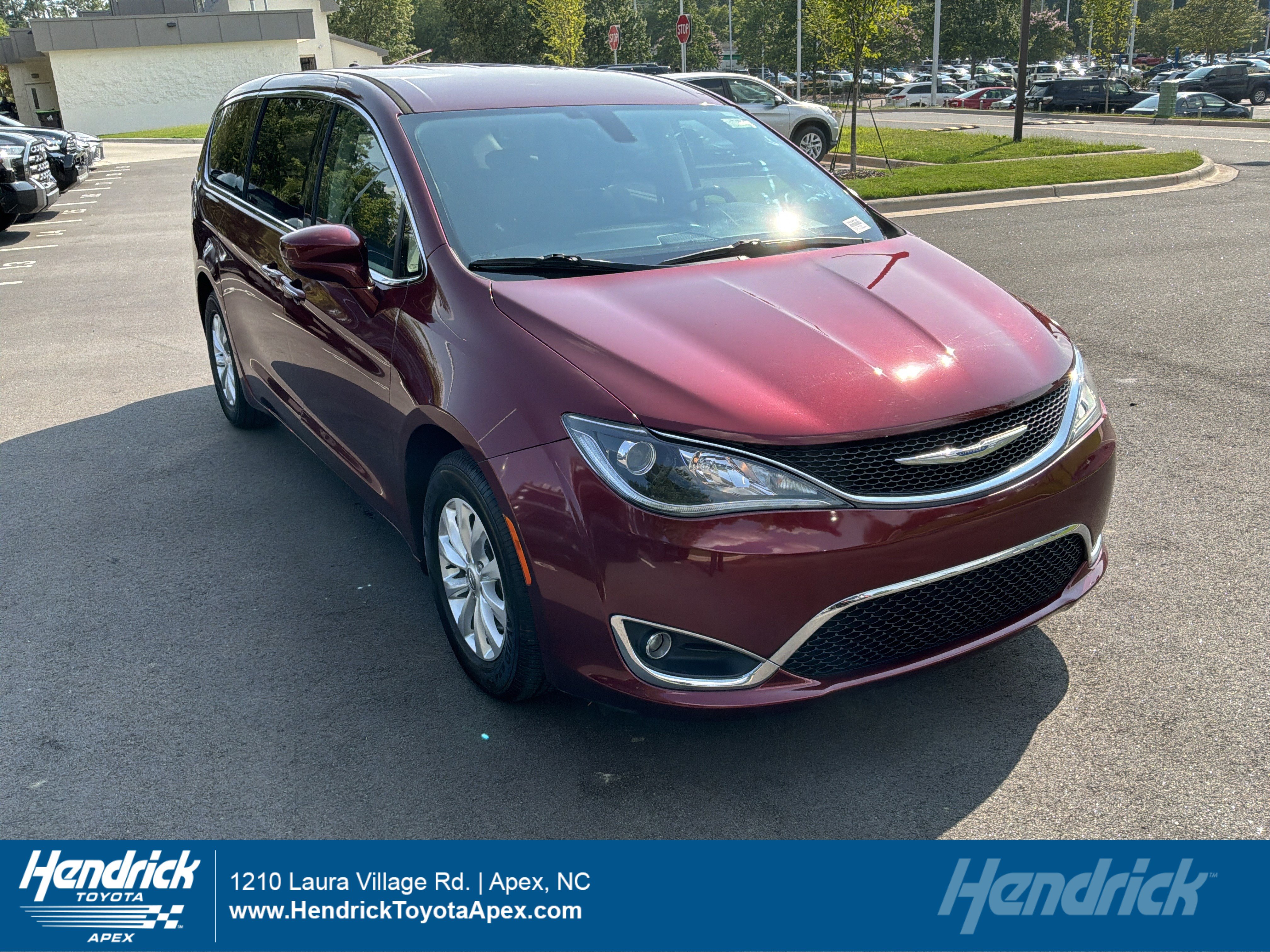 Used 2018 Chrysler Pacifica Touring Plus FWD image 1