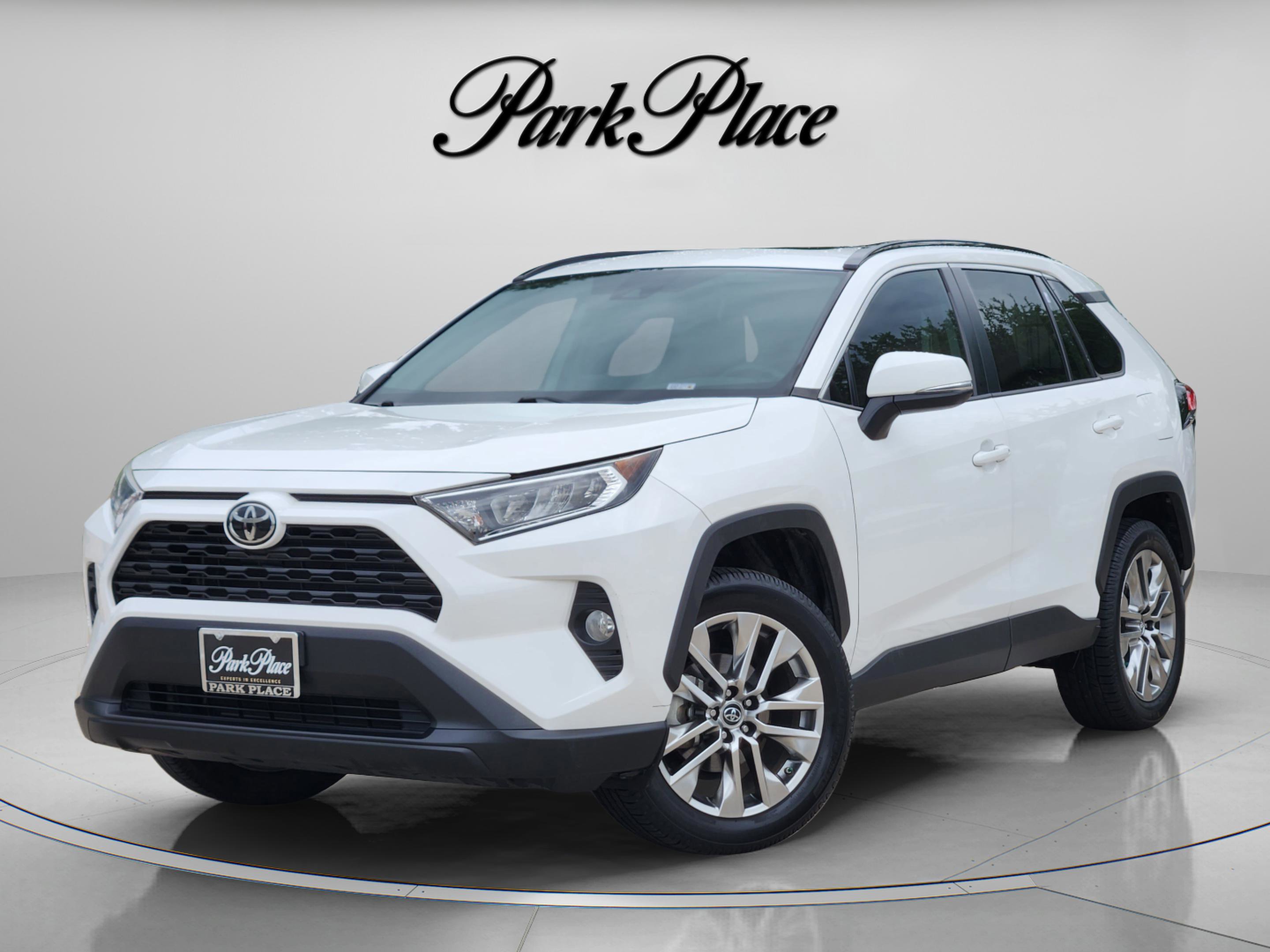 Used 2019 Toyota RAV4 XLE Premium FWD image 1