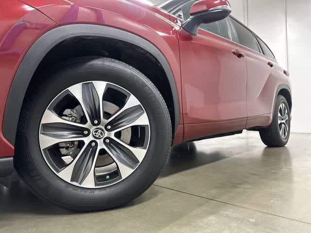 Used 2023 Toyota Highlander XLE FWD image 28
