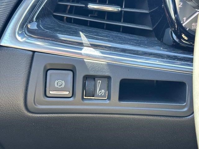 Certified 2023 Cadillac XT5 Premium Luxury AWD/4WD image 24