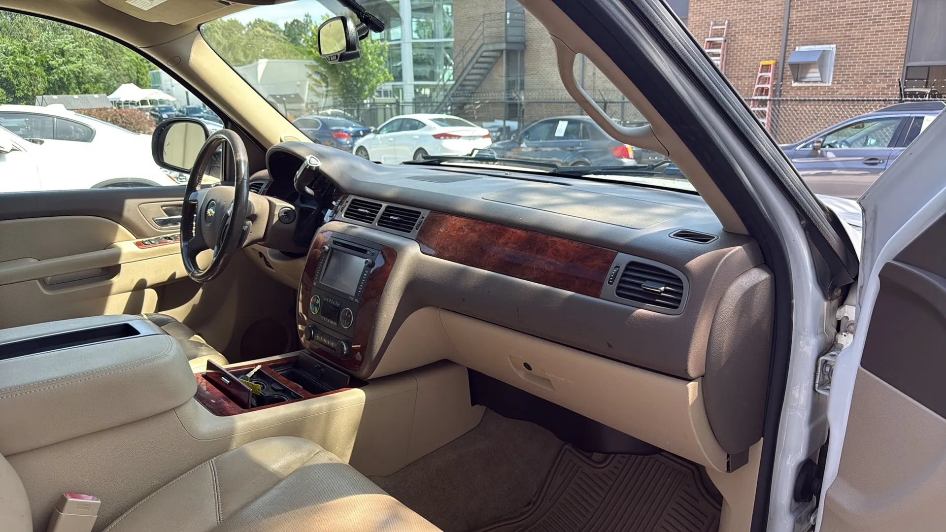 Used 2014 Chevrolet Suburban LTZ AWD/4WD image 25