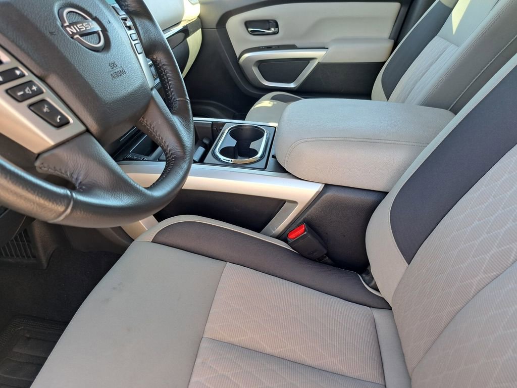 Used 2024 Nissan Titan SV w/ SV Convenience Package image 17