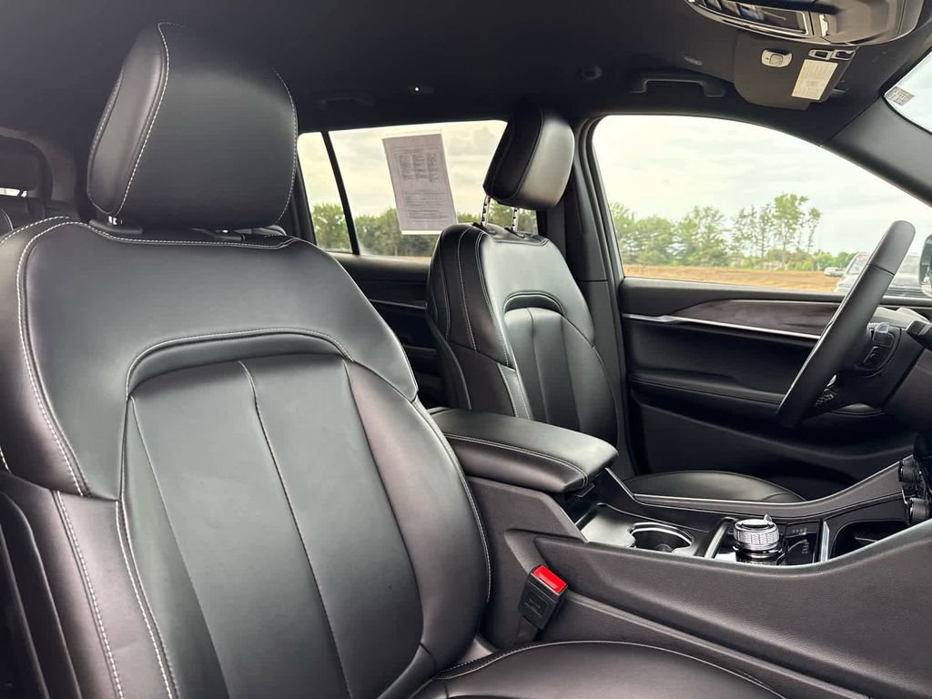 Used 2024 Jeep Grand Cherokee L Limited image 24