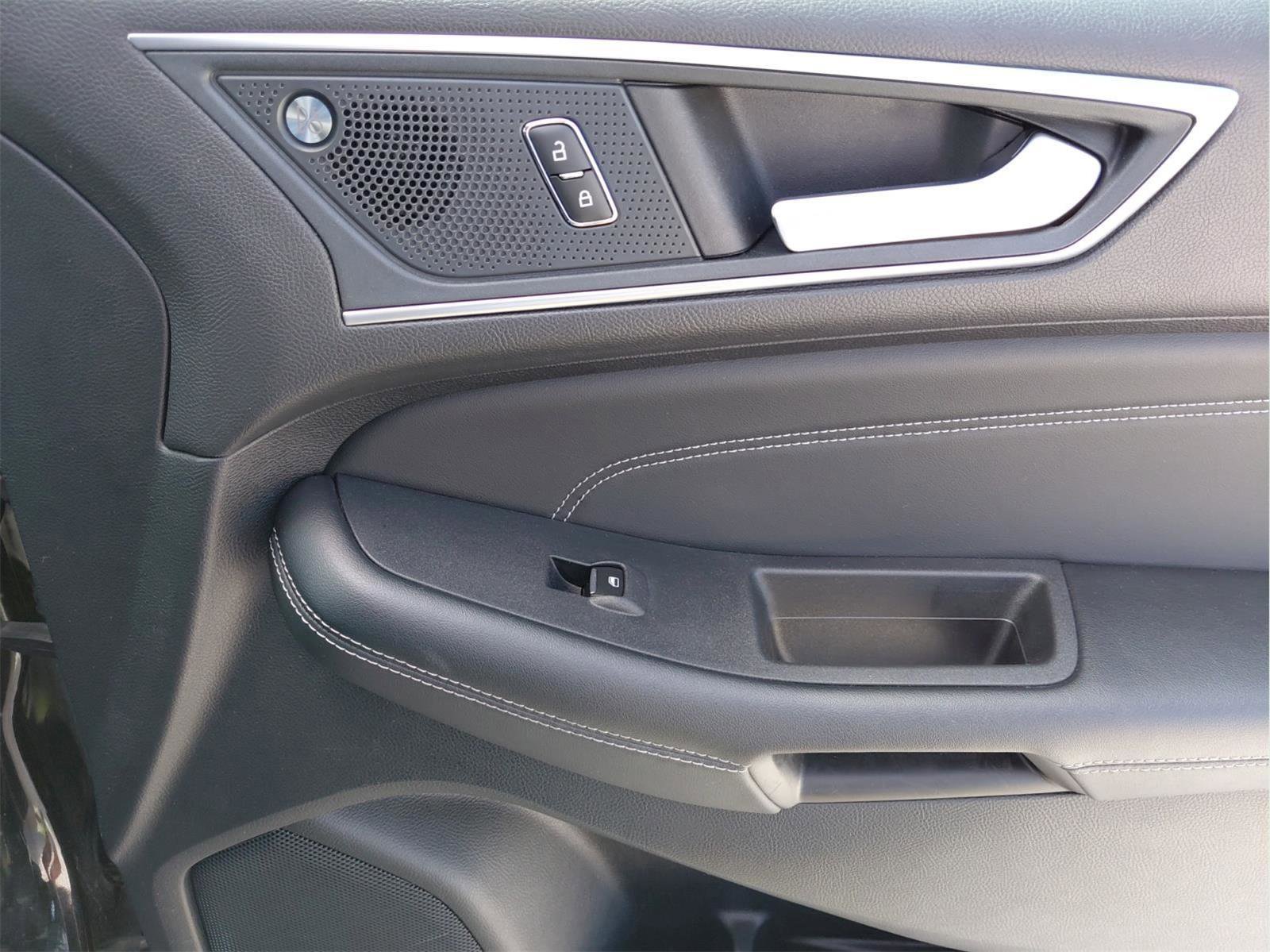 Used 2024 Ford Edge Titanium image 24