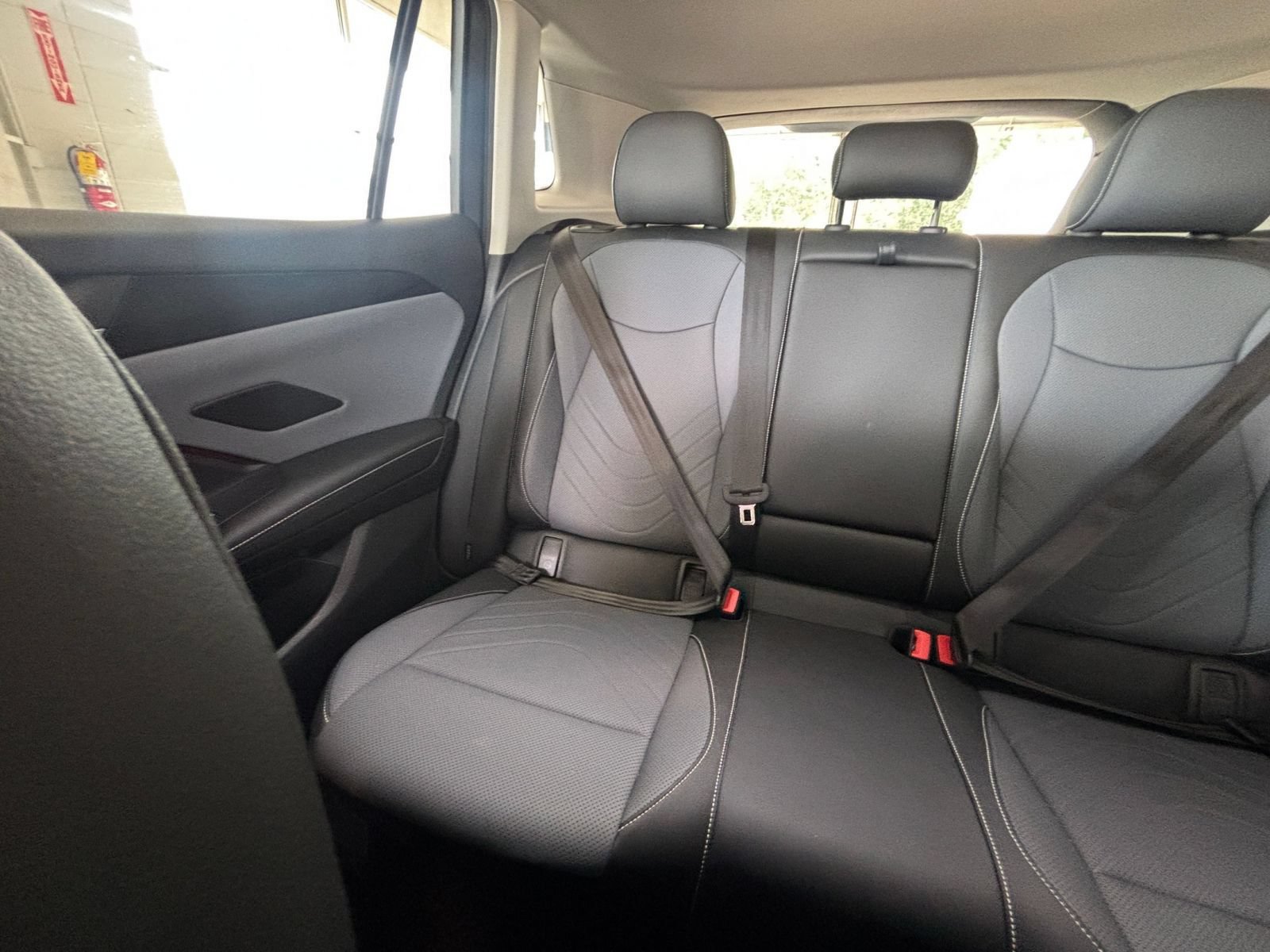 Used 2026 Volkswagen Tiguan SE FWD image 40