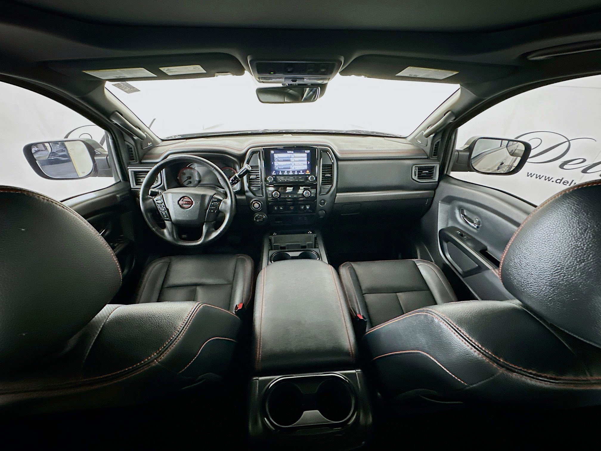 Used 2024 Nissan Titan PRO-4X w/ Pro-4x Convenience Package image 18