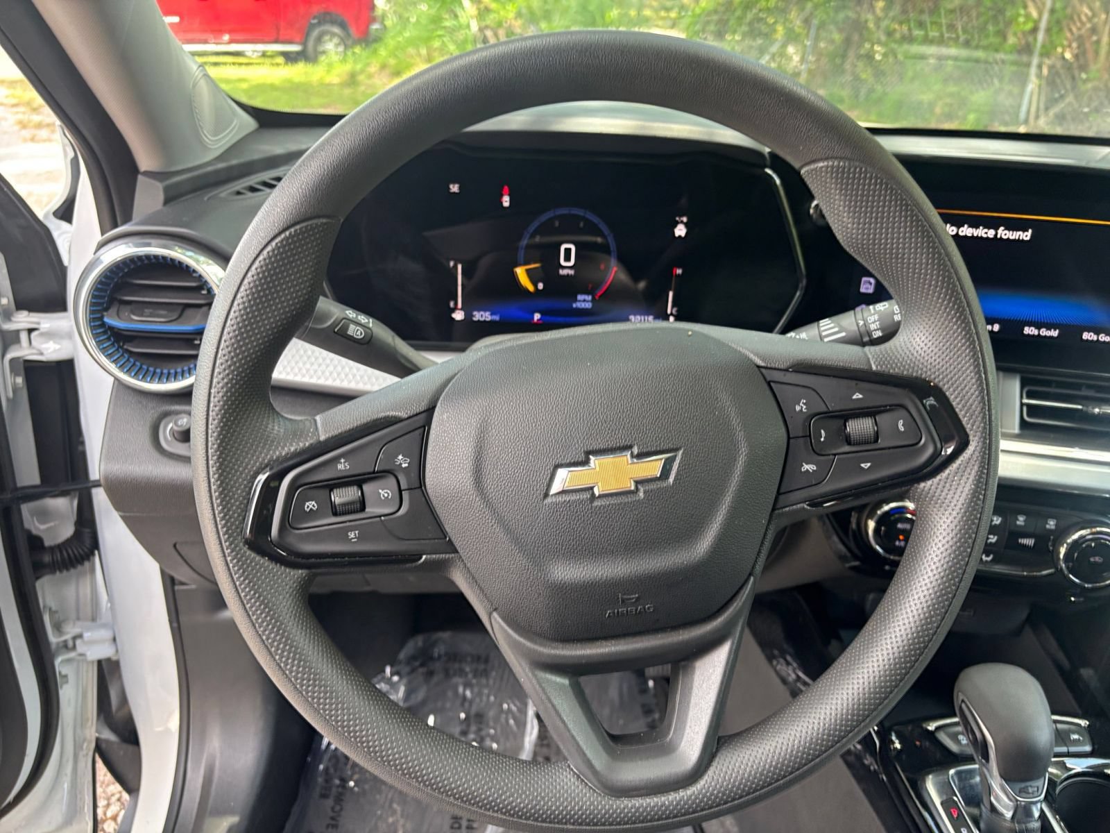 Used 2025 Chevrolet Trax LT FWD image 26