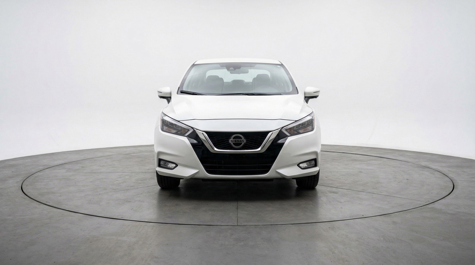 Used 2025 Nissan Versa SV image 2