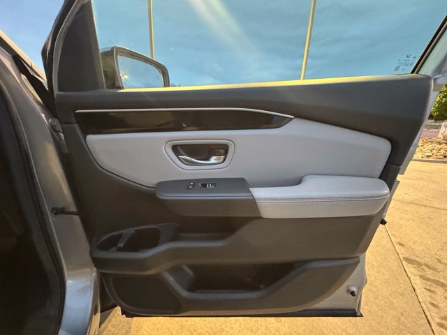 Used 2025 Honda Pilot Touring image 29