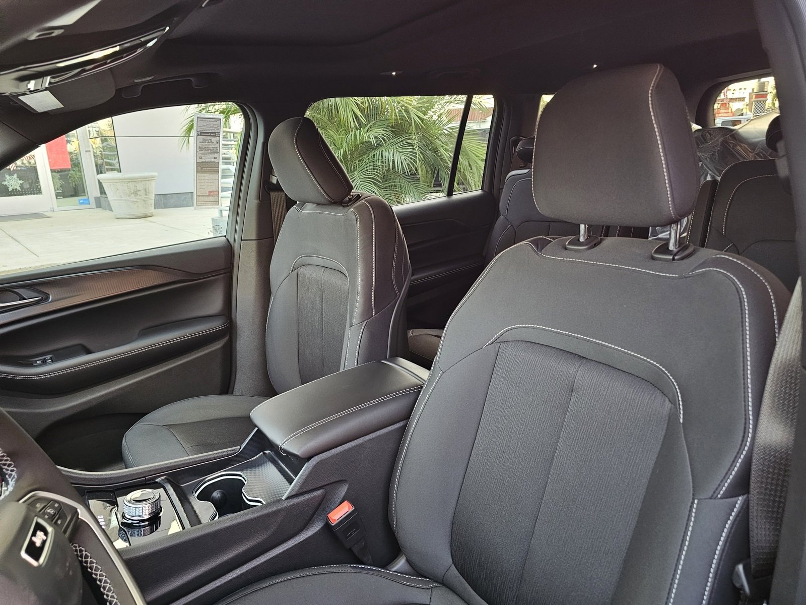 New 2025 Jeep Grand Cherokee L Laredo image 23