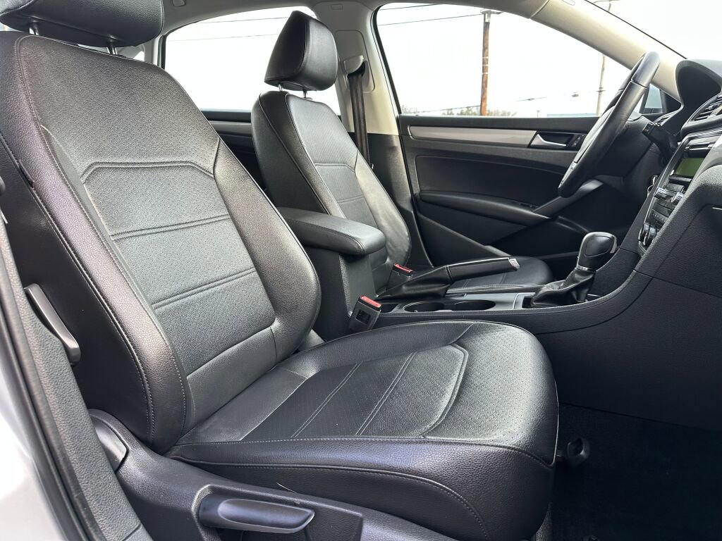 Used 2014 Volkswagen Passat 1.8T Wolfsburg Edition image 25