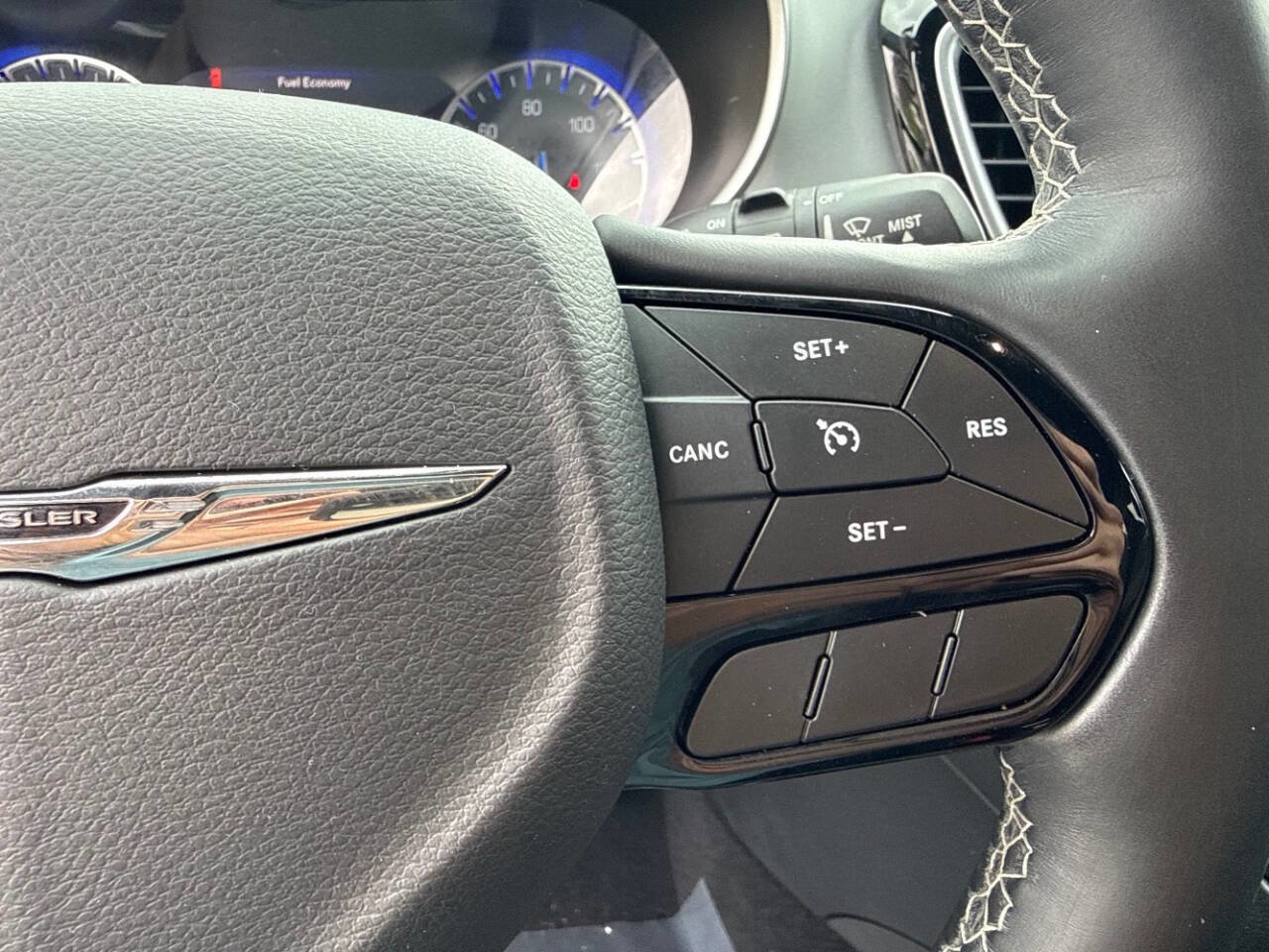 Used 2018 Chrysler Pacifica Touring-L Plus FWD image 18