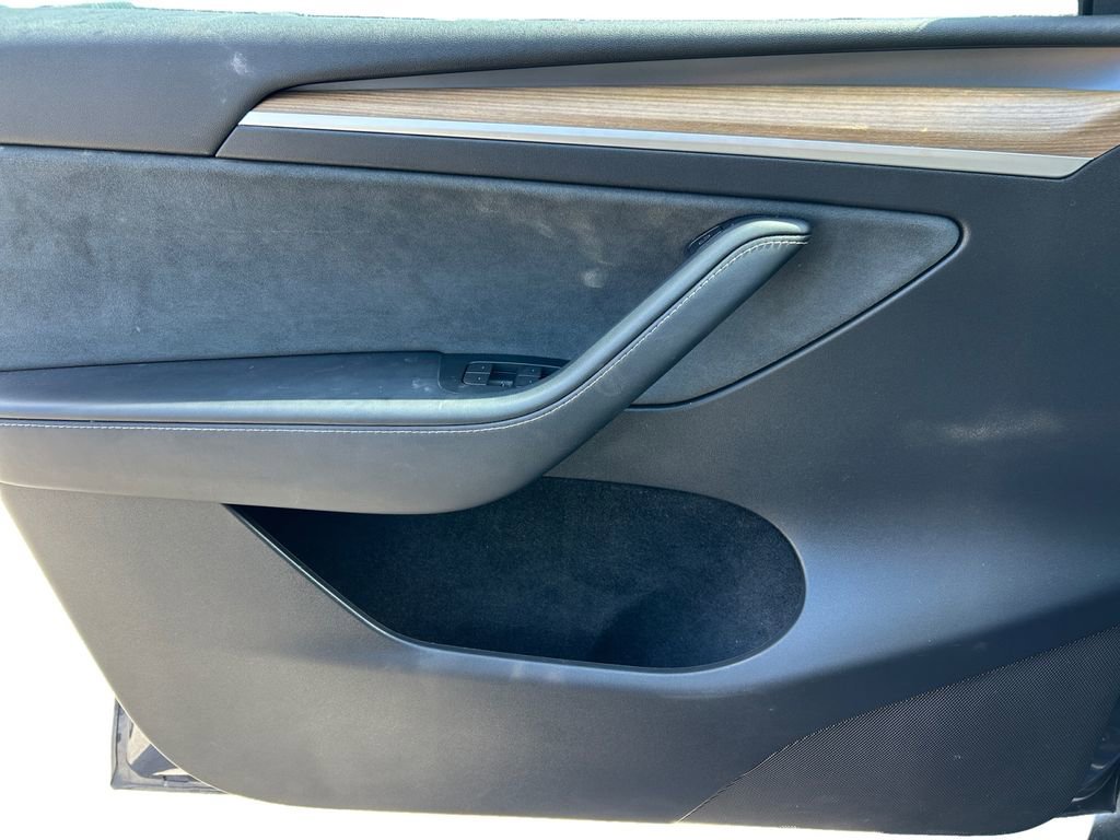 Used 2023 Tesla Model Y Long Range AWD/4WD image 17