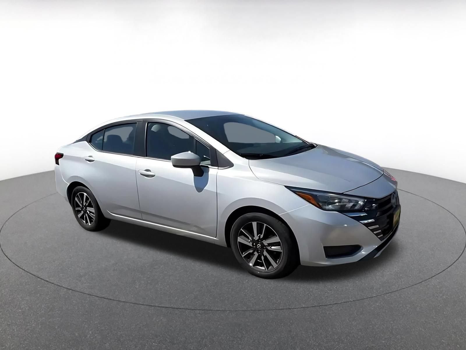Used 2025 Nissan Versa SV FWD image 2