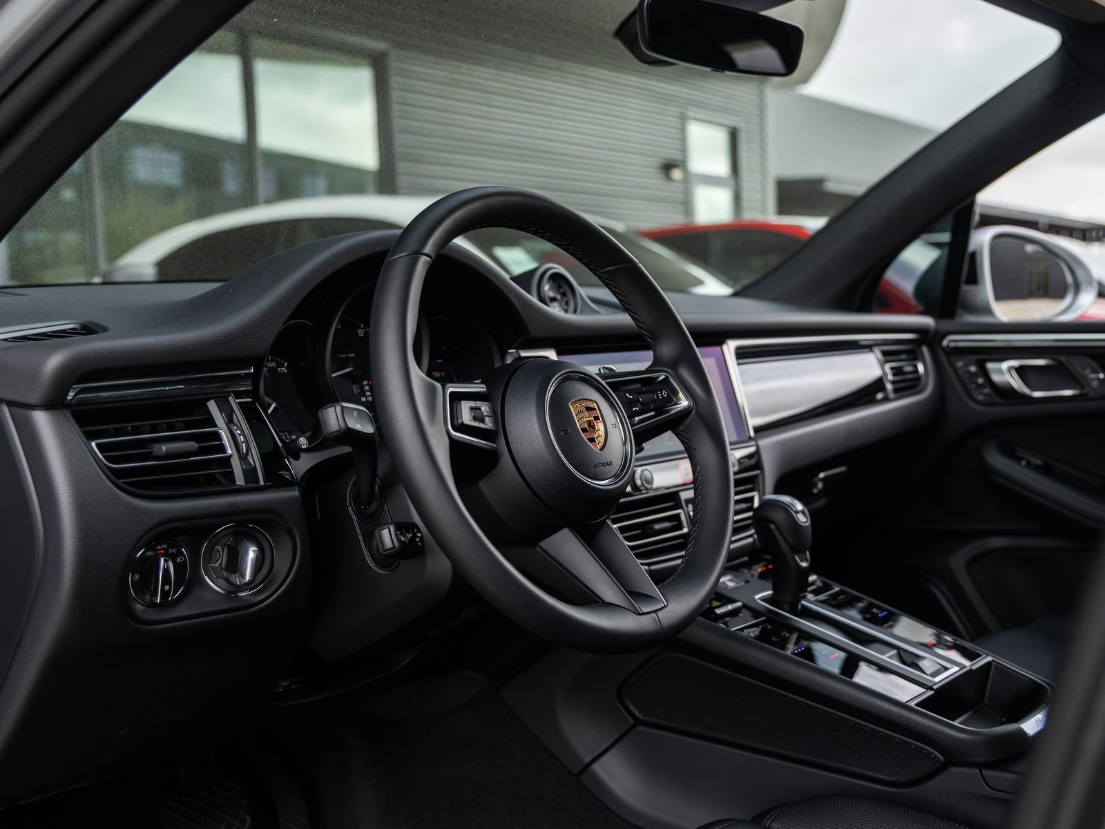 Used 2026 Porsche Macan image 4