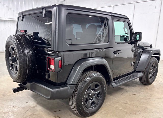 Used 2025 Jeep Wrangler Sport AWD/4WD image 6