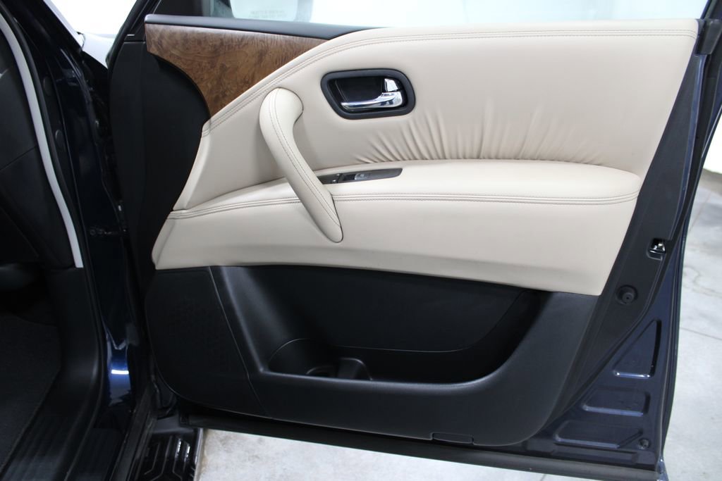 Used 2024 Nissan Armada SL w/ Captain's Chairs Package image 28