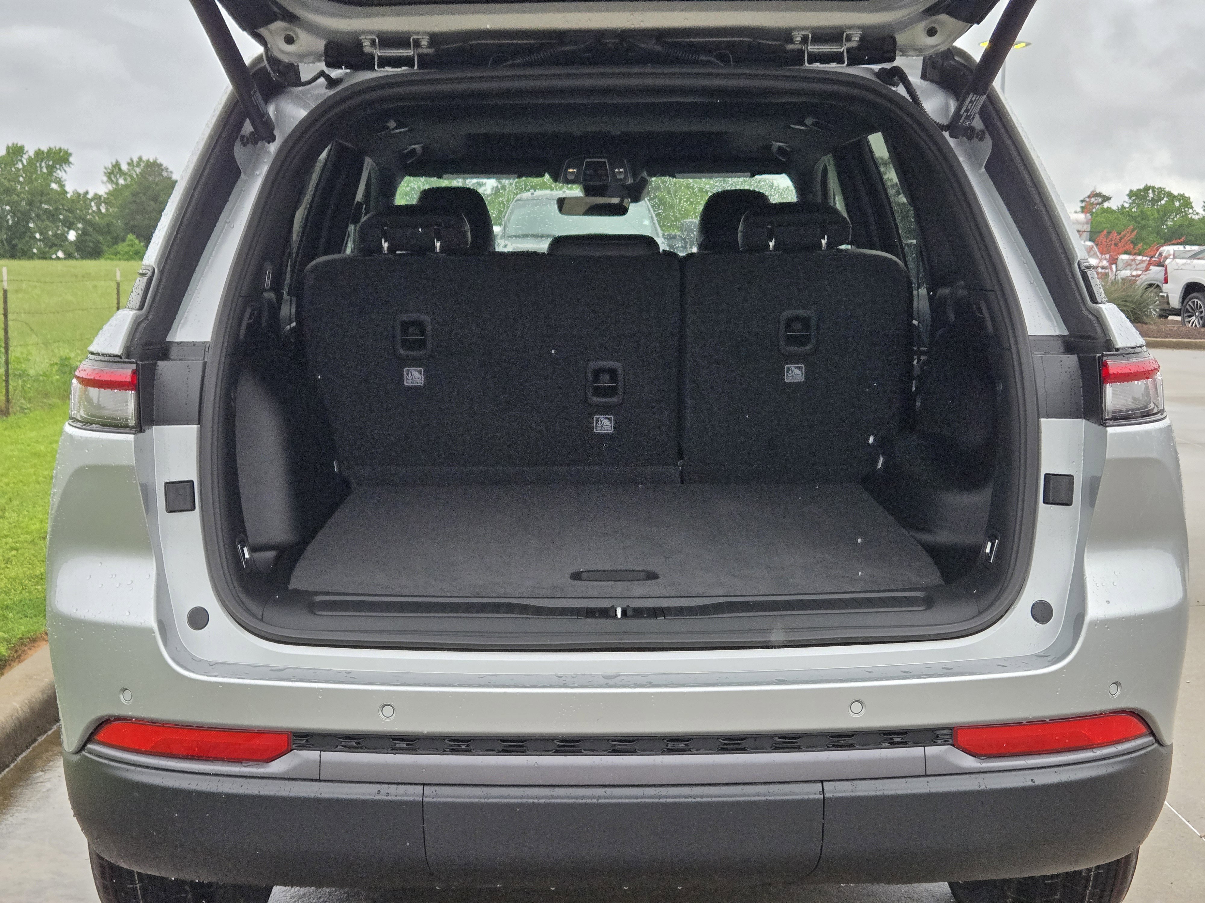 New 2026 Jeep Grand Cherokee Altitude AWD/4WD image 7