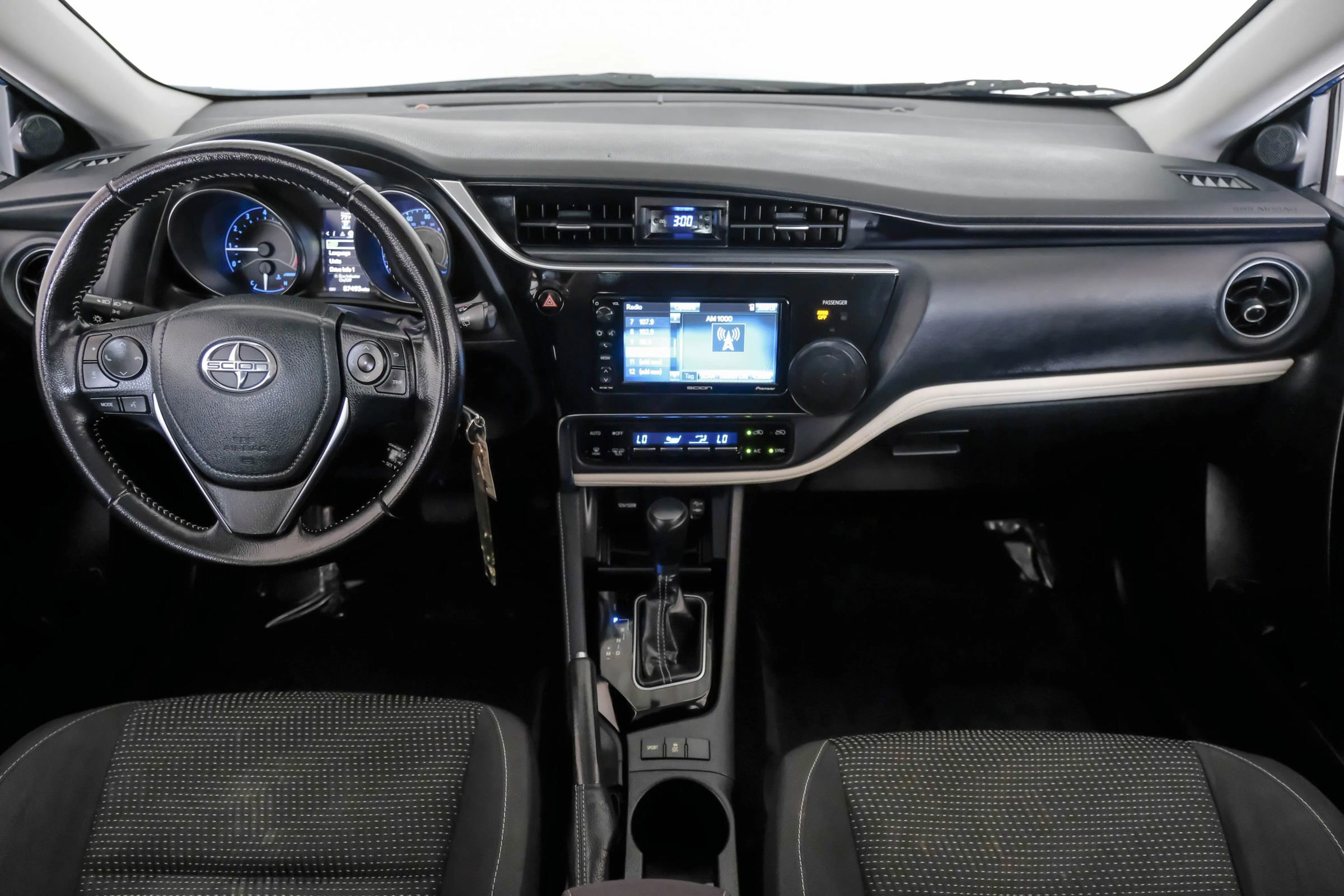 Used 2016 Scion iM Hatchback 4D image 17