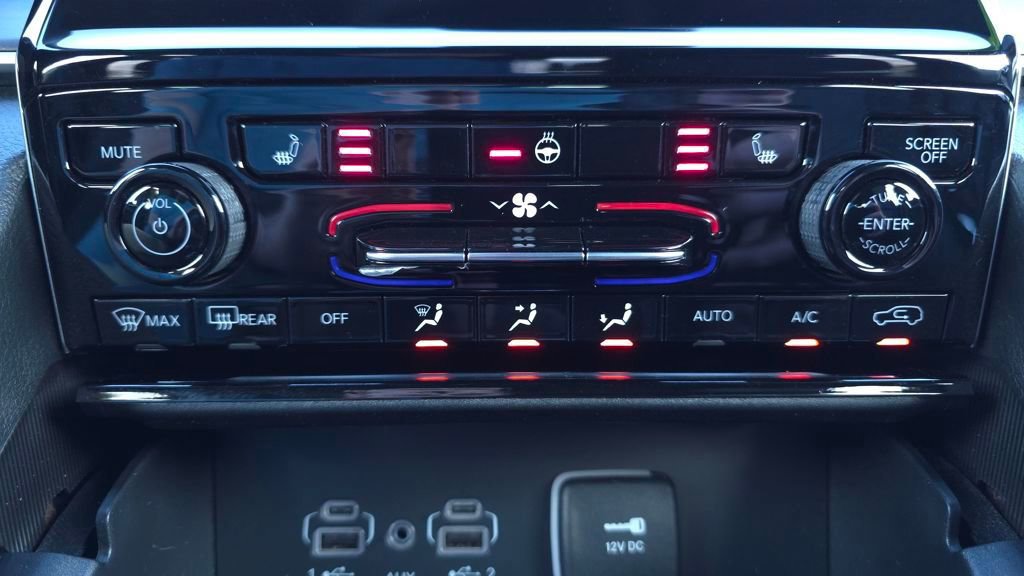 Used 2025 Jeep Grand Cherokee Limited w/ Black Appearance Package image 38