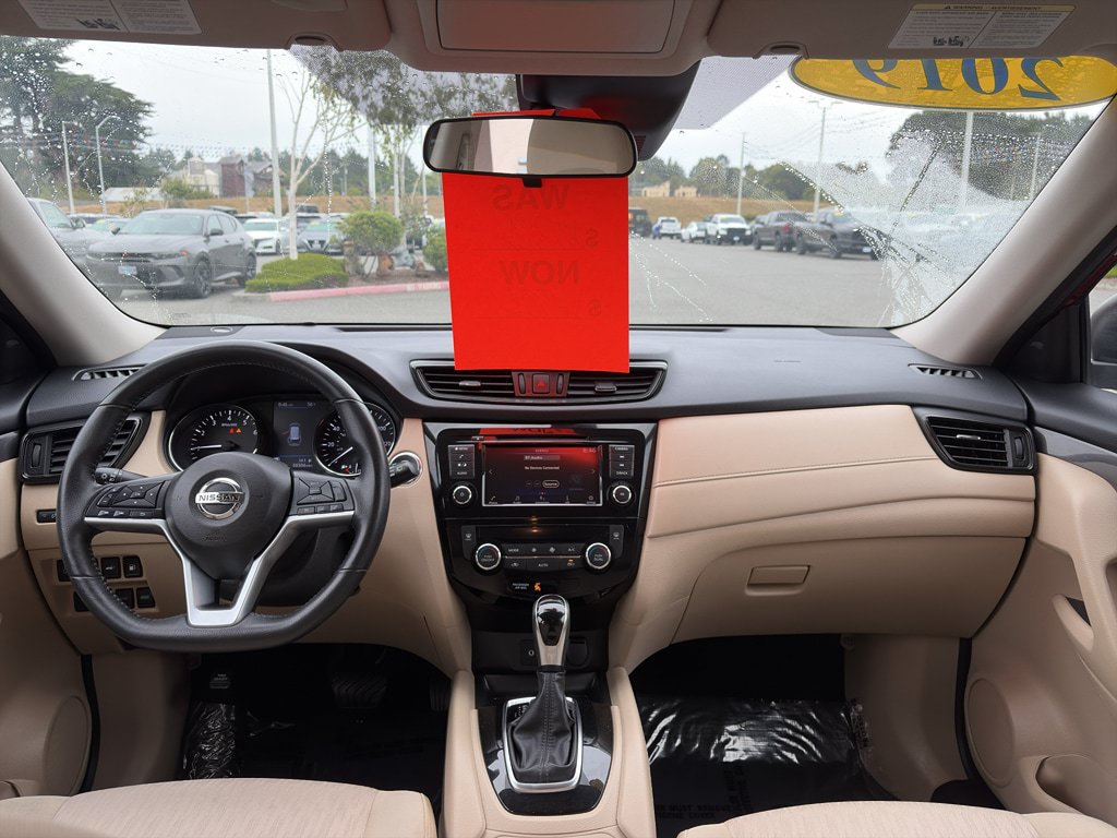 Used 2019 Nissan Rogue SV FWD image 16