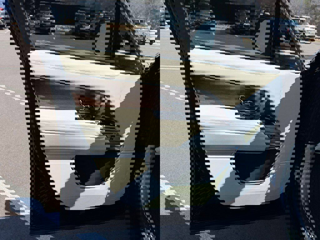 Used 2025 Land Rover Range Rover SE image 21