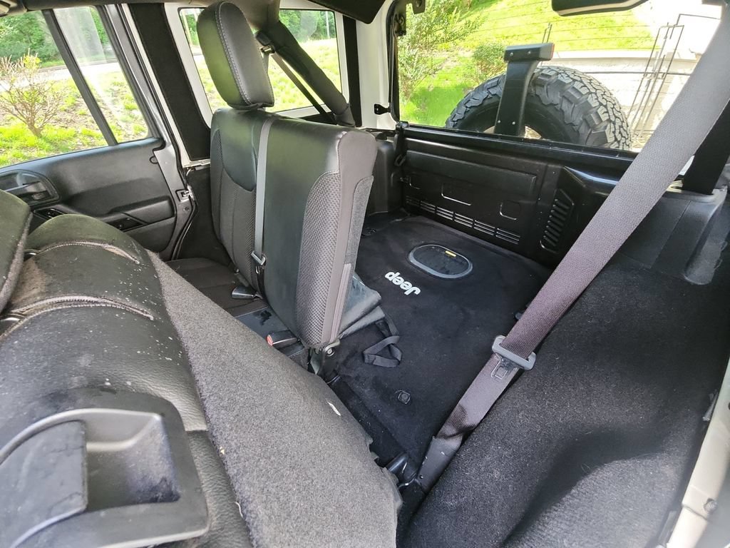 Used 2017 Jeep Wrangler Unlimited Sahara AWD/4WD image 36