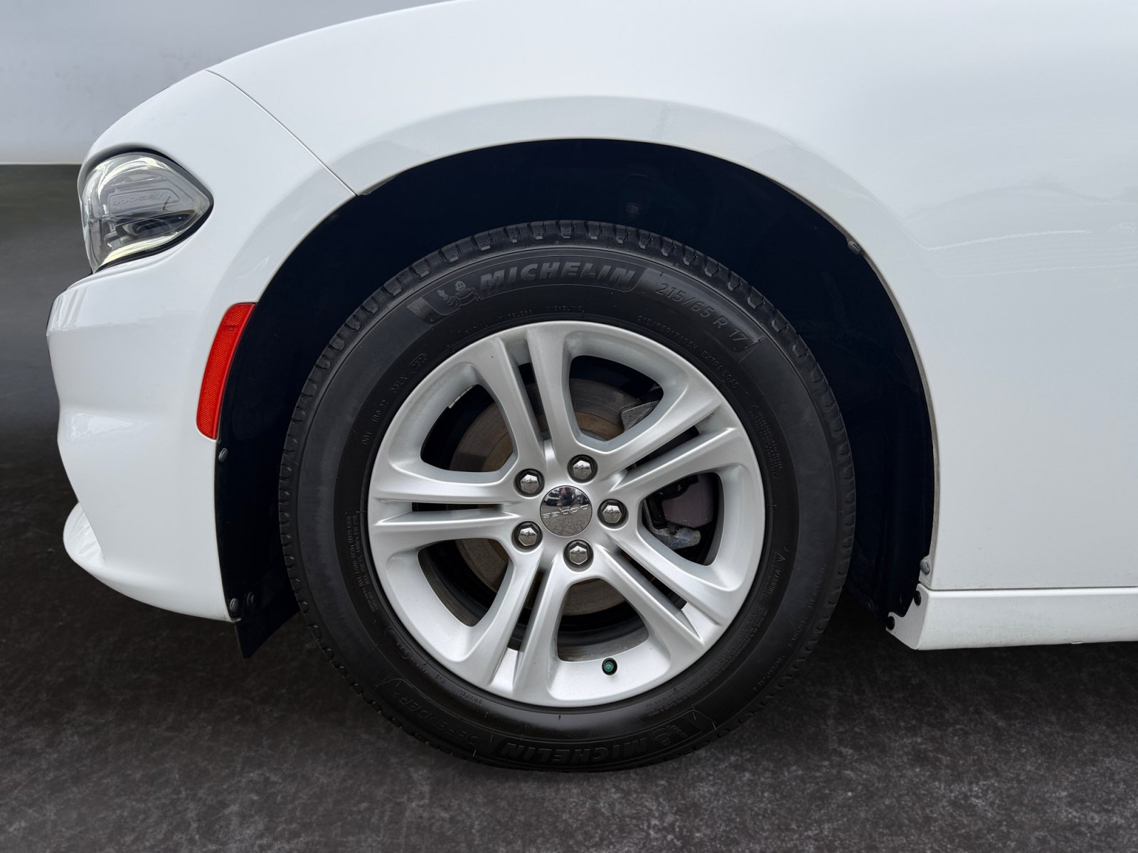 Used 2018 Dodge Charger SXT RWD image 10