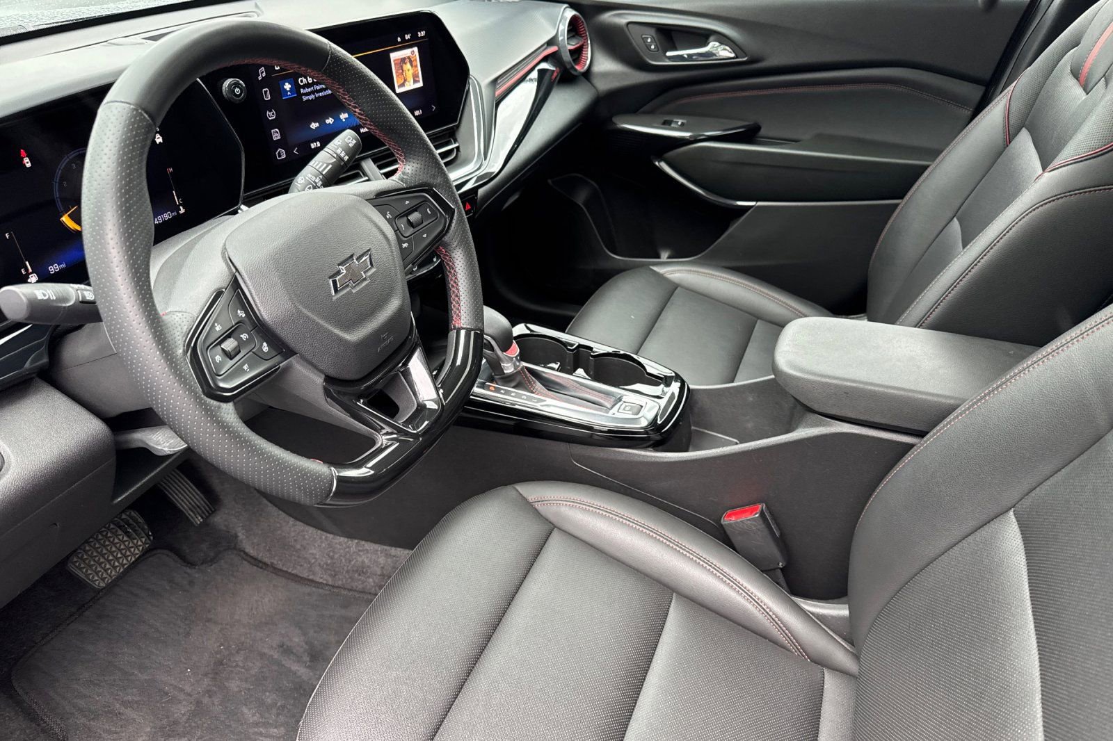 Used 2024 Chevrolet Trax RS w/ Sunroof Package image 9