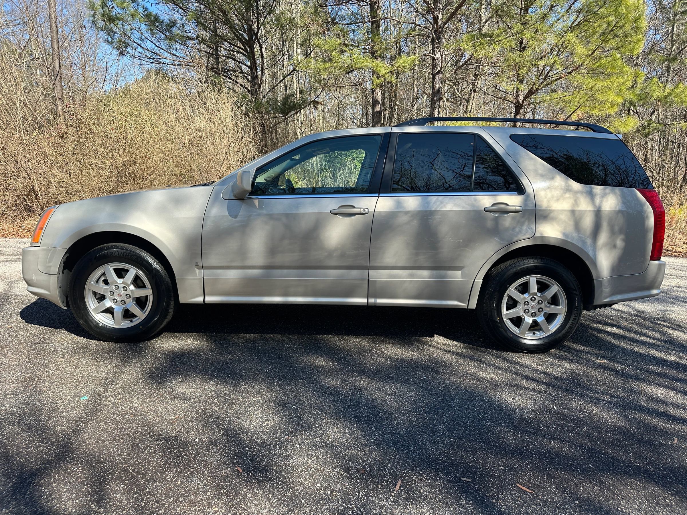 Used 2008 Cadillac SRX AWD w/ Utility Package image 2