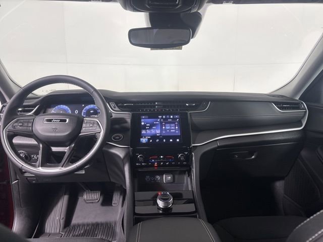 Used 2024 Jeep Grand Cherokee L Laredo image 30