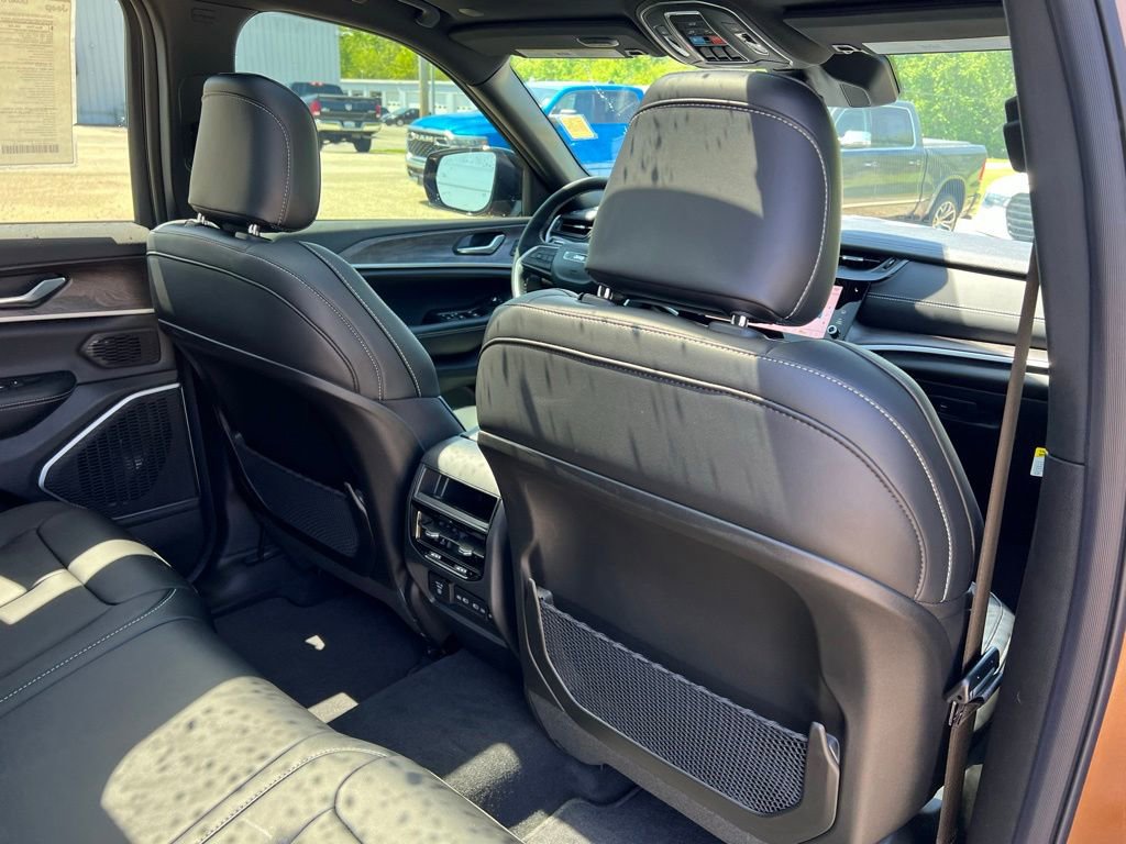 New 2026 Jeep Grand Cherokee Limited AWD/4WD image 16