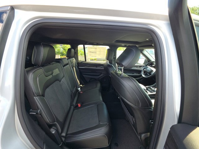New 2026 Jeep Grand Cherokee Altitude AWD/4WD image 16