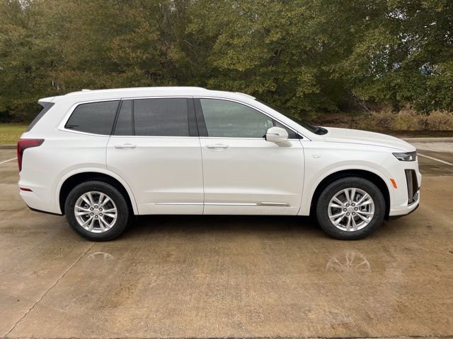 New 2025 Cadillac XT6 Luxury image 10