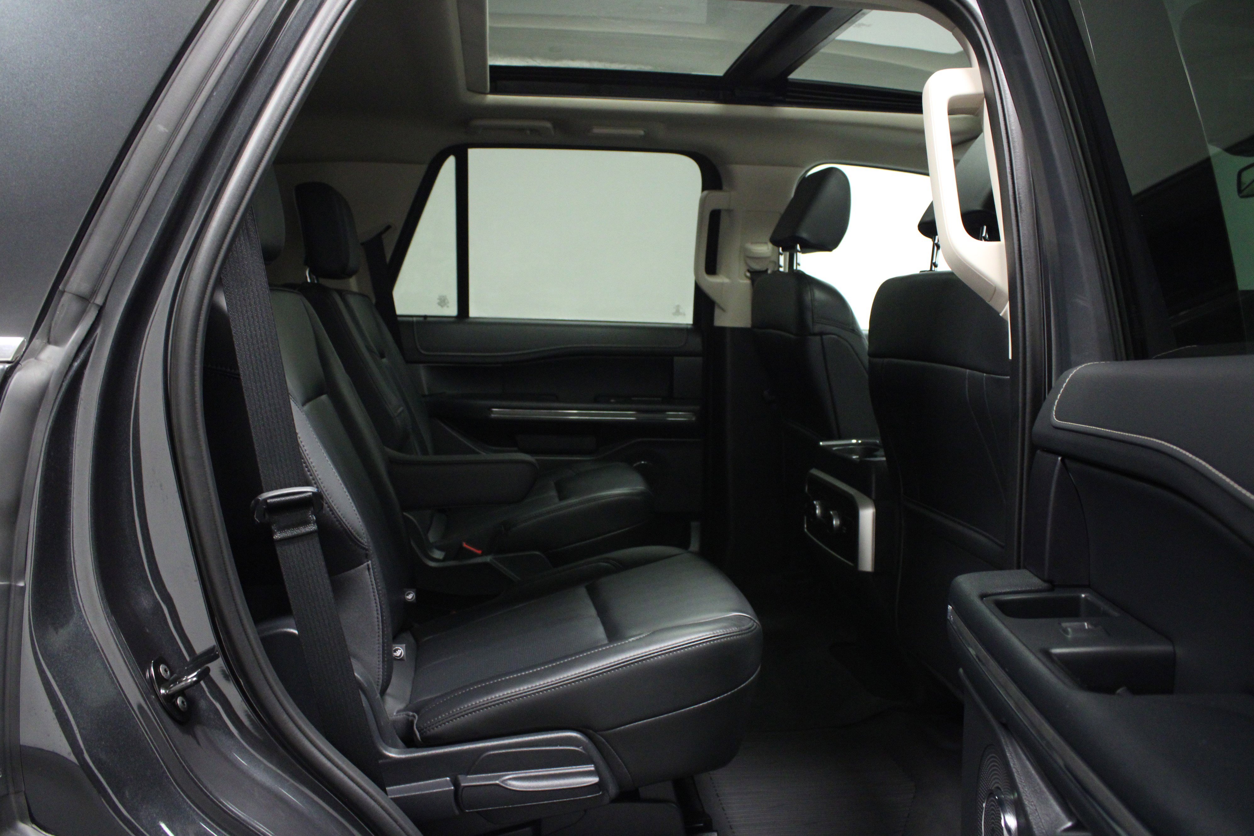 Used 2024 Ford Expedition XLT image 16