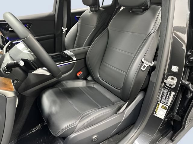 Used 2025 Mercedes-Benz GLC 350e 4MATIC w/ Driver Assistance Package image 28