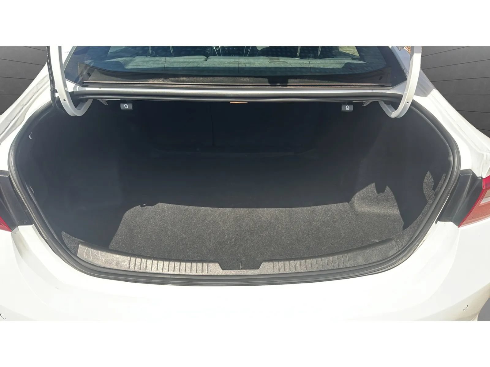 Used 2025 Chevrolet Malibu LS FWD image 20