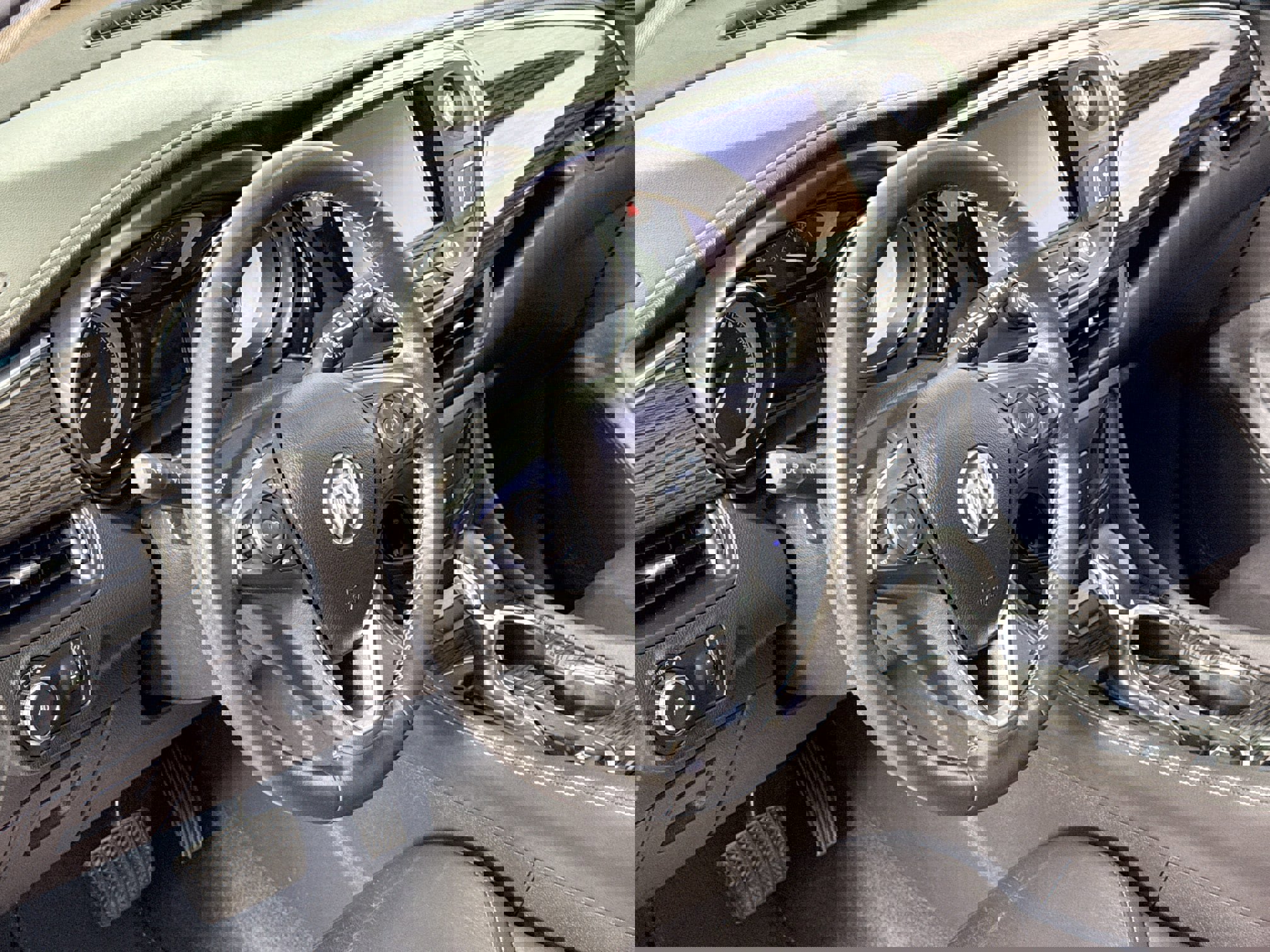 Used 2017 Buick Envision Essence image 16