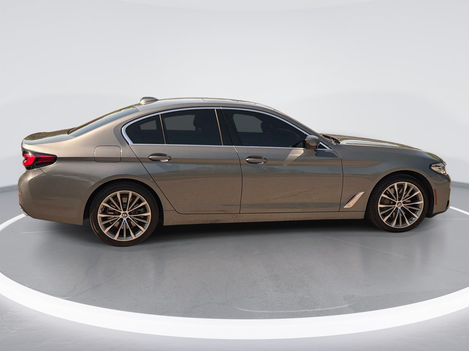 Certified 2023 BMW 530i w/ Premium Package RWD image 10